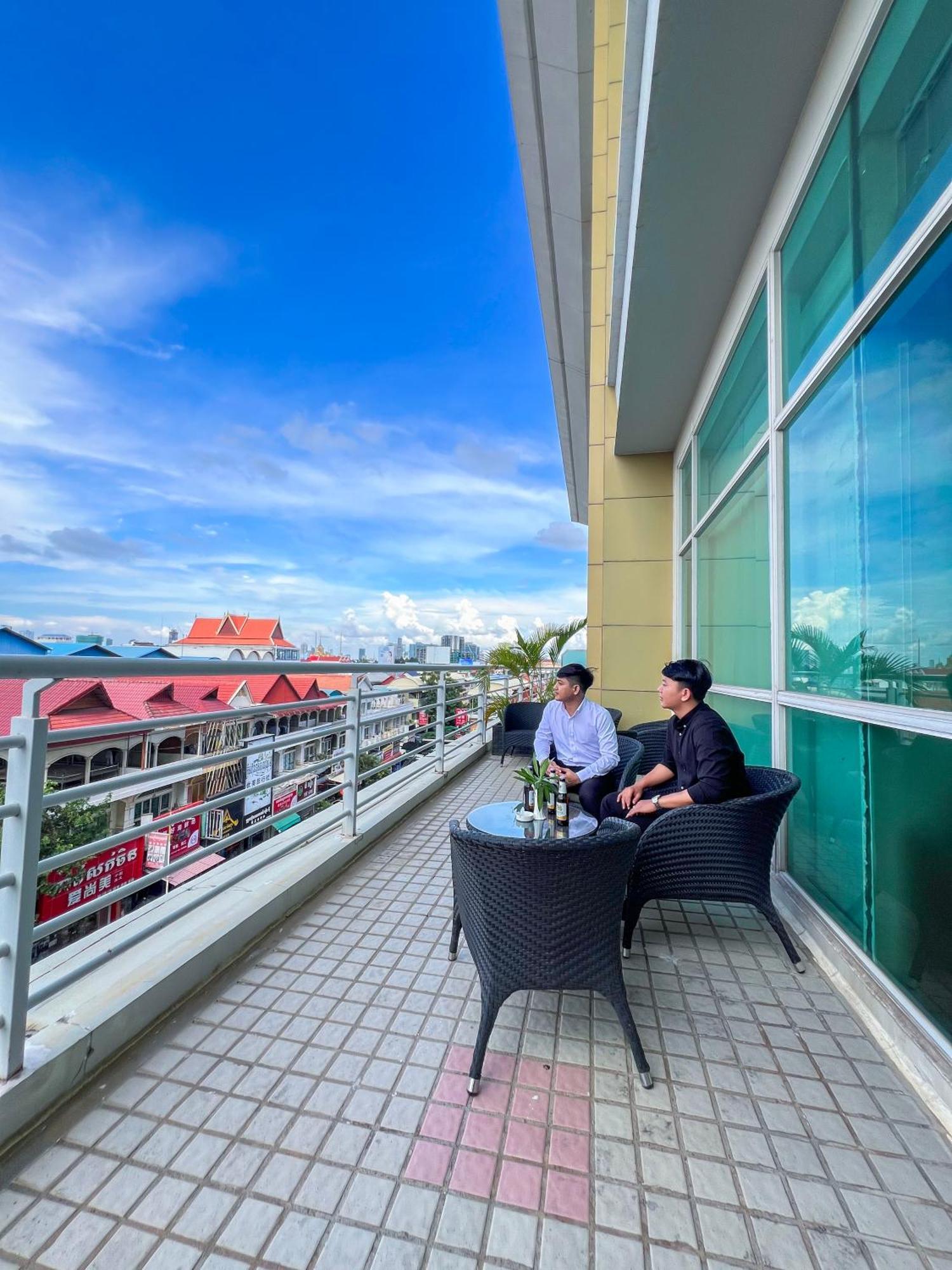 Dara Airport Hotel Phnom Penh Exterior photo